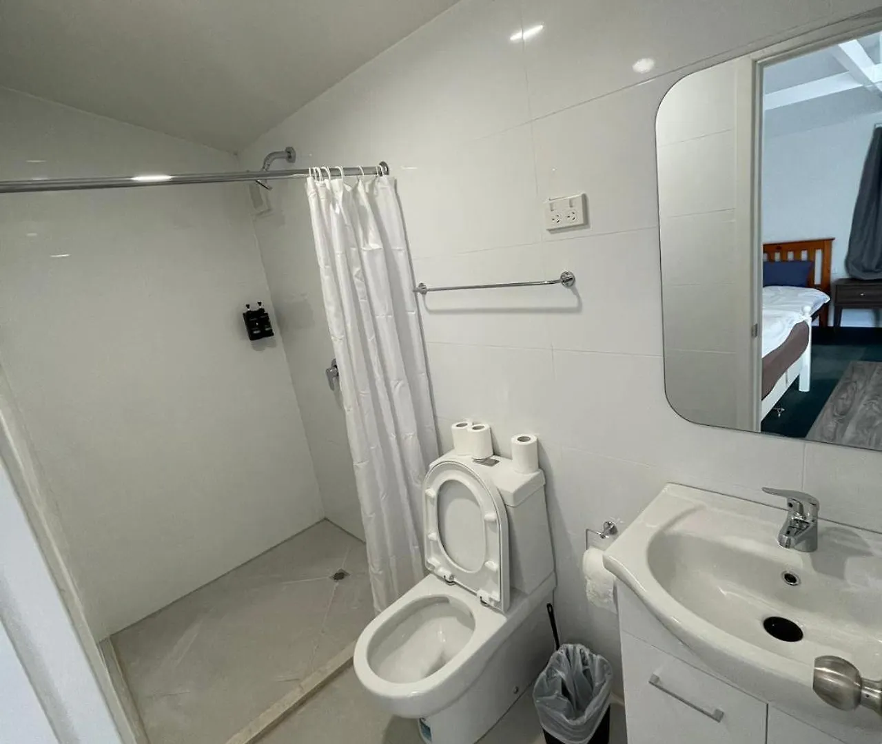 3 Beds Including 1 Sofa Bed Garden Chalet Unit B, 9 Steles Lane, Rotorua Villa